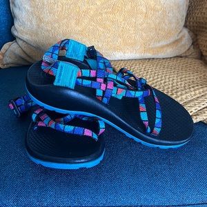 Girls Youth Size 2 Chacos Excellent Condition
